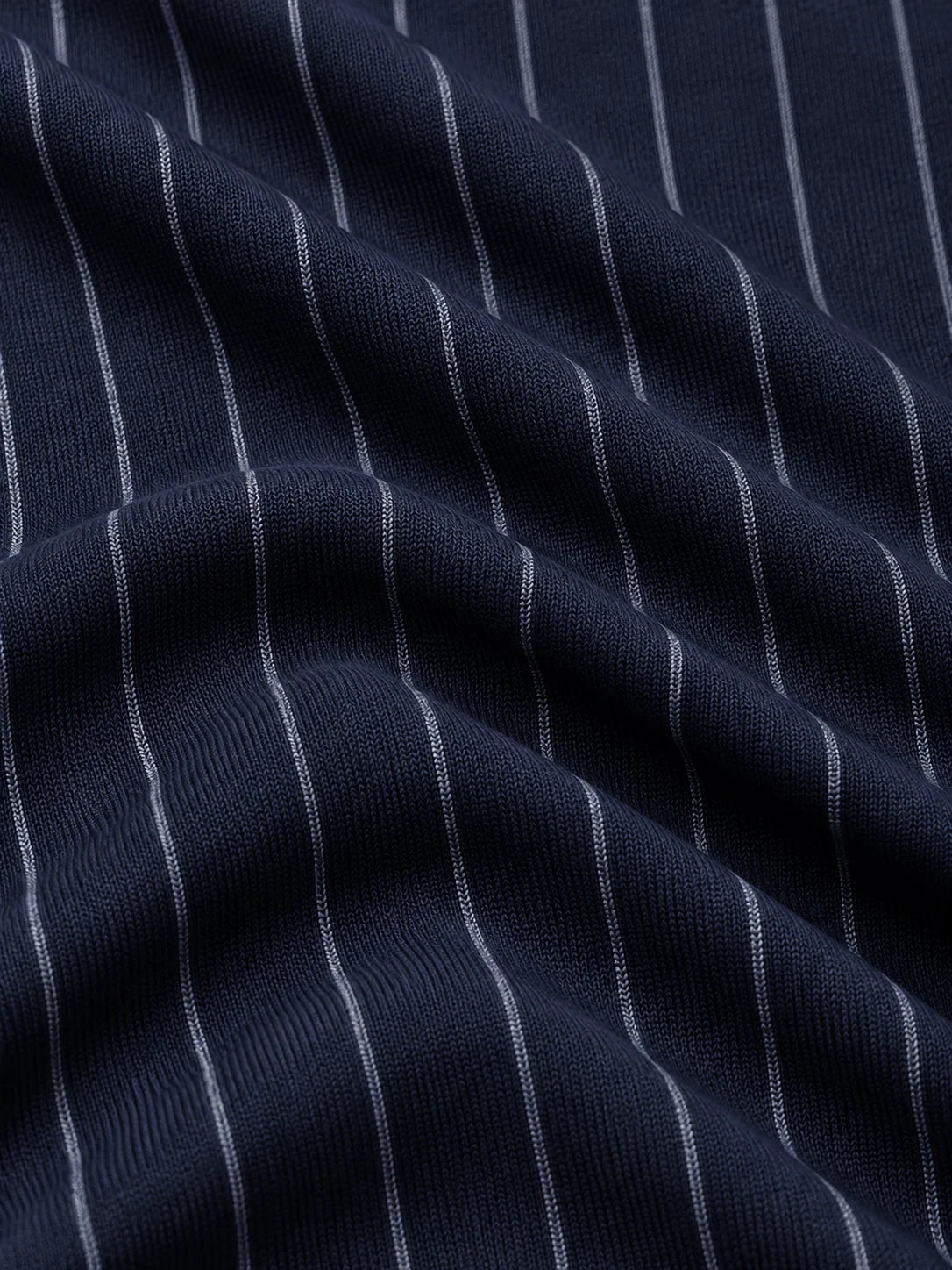 Performance-Golfpullover in Marineblau mit Nadelstreifen und Viertelreißverschluss