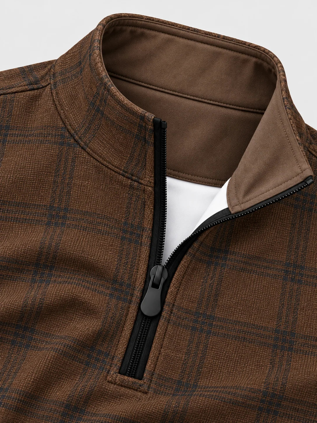 Golf-Pullover mit Viertelreißverschluss und edlem braunem Fensterkaro-Muster aus Funktionsmaterial