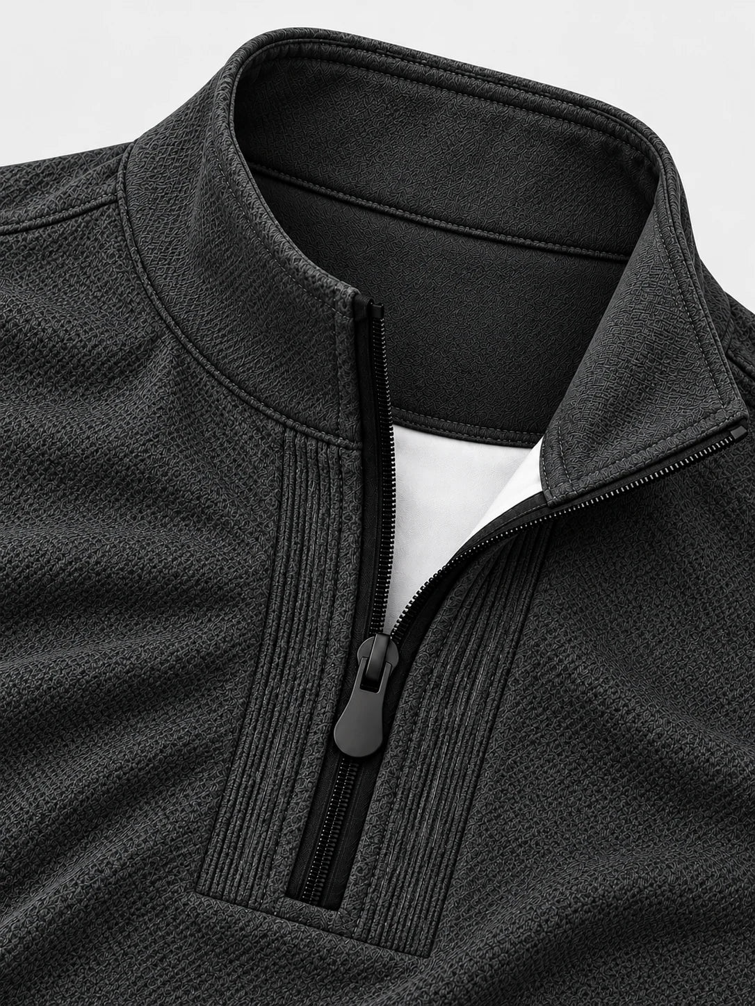 Golf-Pullover aus Funktionsmaterial in Anthrazitgrau mit feiner Mikrorippstruktur und Viertelreißverschluss