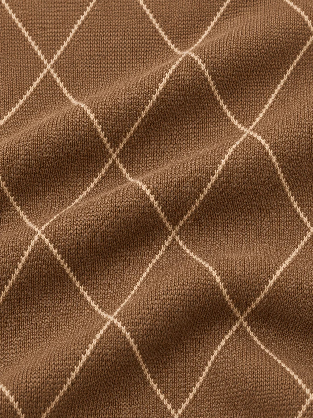 Golfpullover mit Argyle-Rautenmuster in Kamelbraun, Funktionsmaterial und Viertelreißverschluss