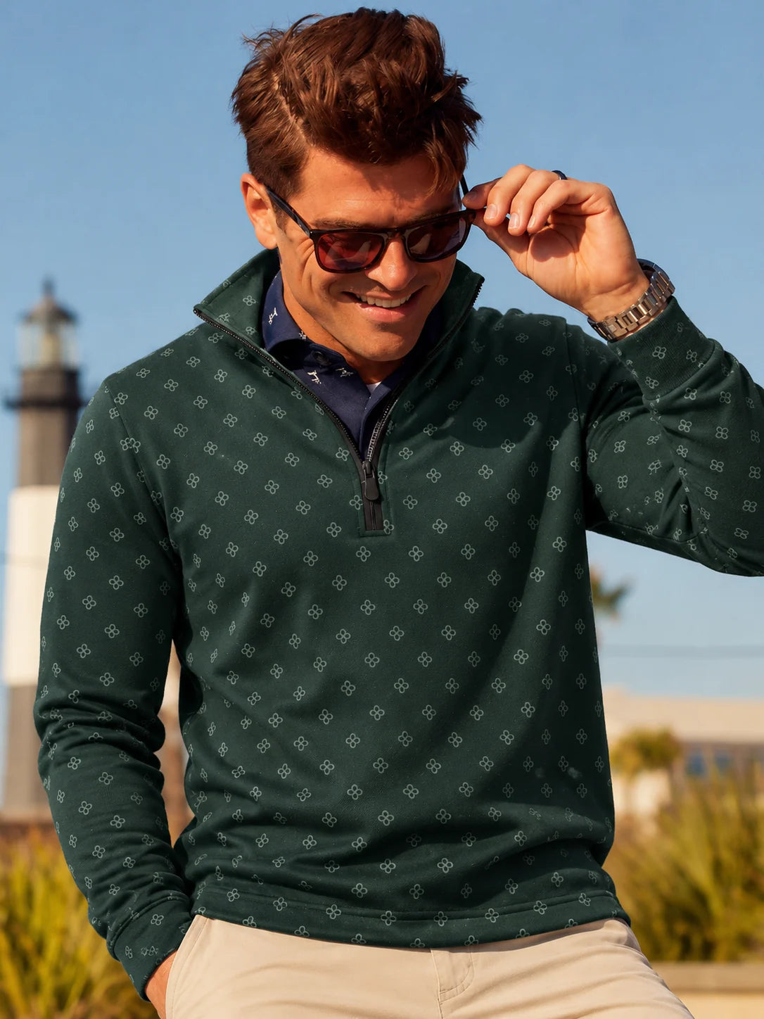 Golfpullover mit Kleeblatt-Muster in Waldgrün, Funktionsmaterial und Viertelreißverschluss