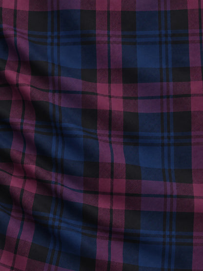Golfpullover in Maulbeer-Lila mit Tartanmuster und Viertelreißverschluss